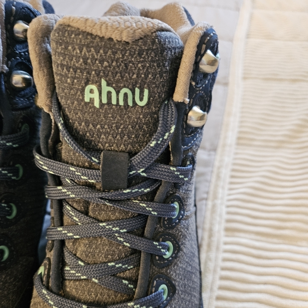 Ahnu Womens Navy & Mint Green Hiking Boots Size 6.5 - Picture 2 of 8